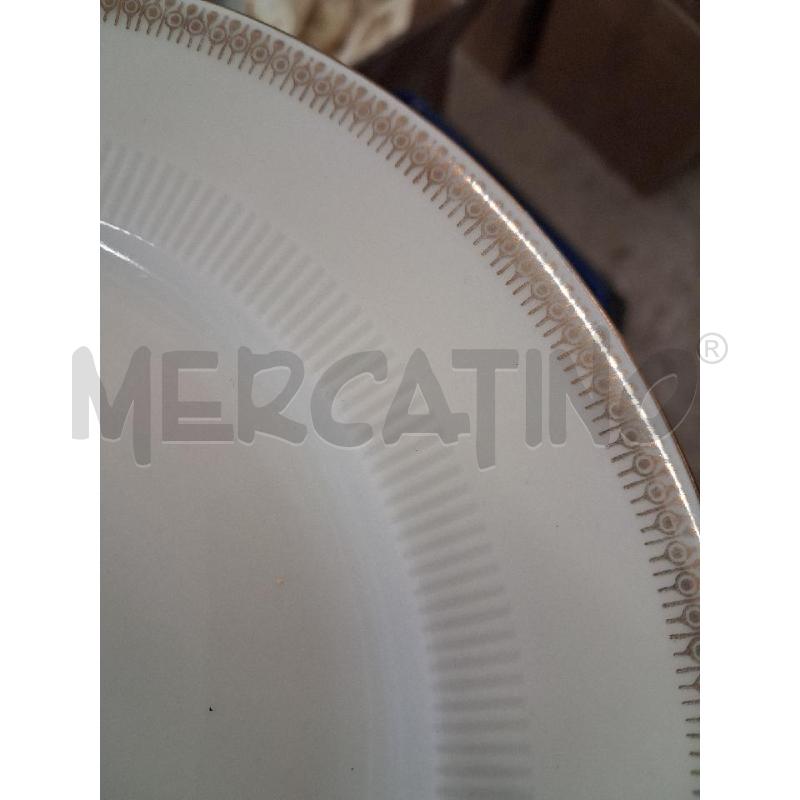 PIATTI PORCELLANA BORDO DORATO + VASSOIO  | Mercatino dell'Usato San giorgio del sannio 3