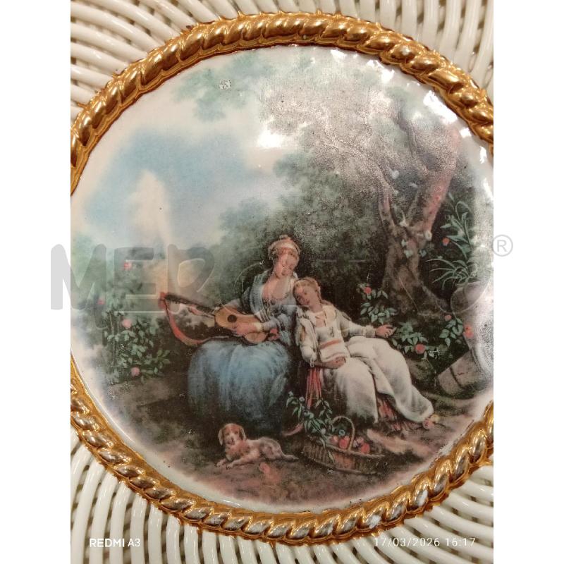 PIATTO PORCELLANA BORDINO DORATO DISEGNO DONNA  | Mercatino dell'Usato San giorgio del sannio 3