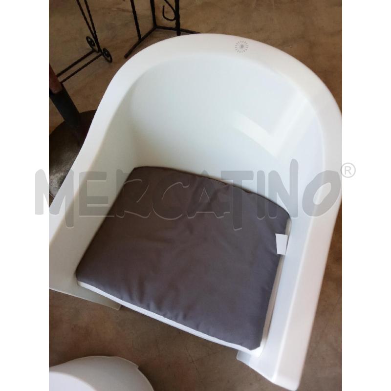 POLTRONE PZ 2 CON TAVOLINETTO CUSCINI GRIGI | Mercatino dell'Usato San giorgio del sannio 4