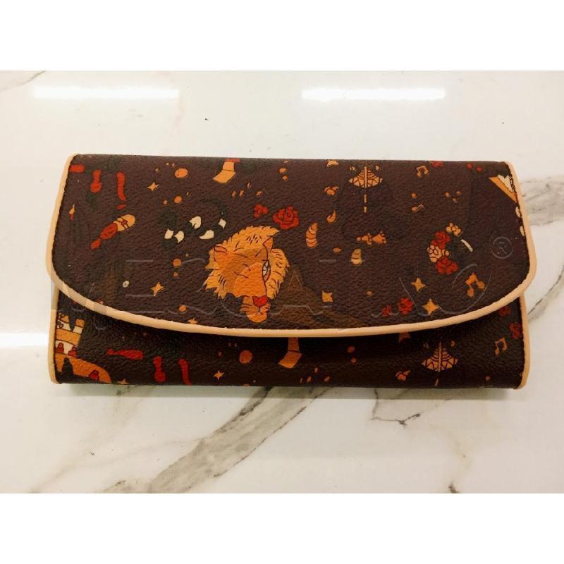 PORTA FOGLIO PIERO GUIDI MARRONE DET.BEIGE DIS.VARIO | Mercatino dell'Usato San giorgio del sannio 1