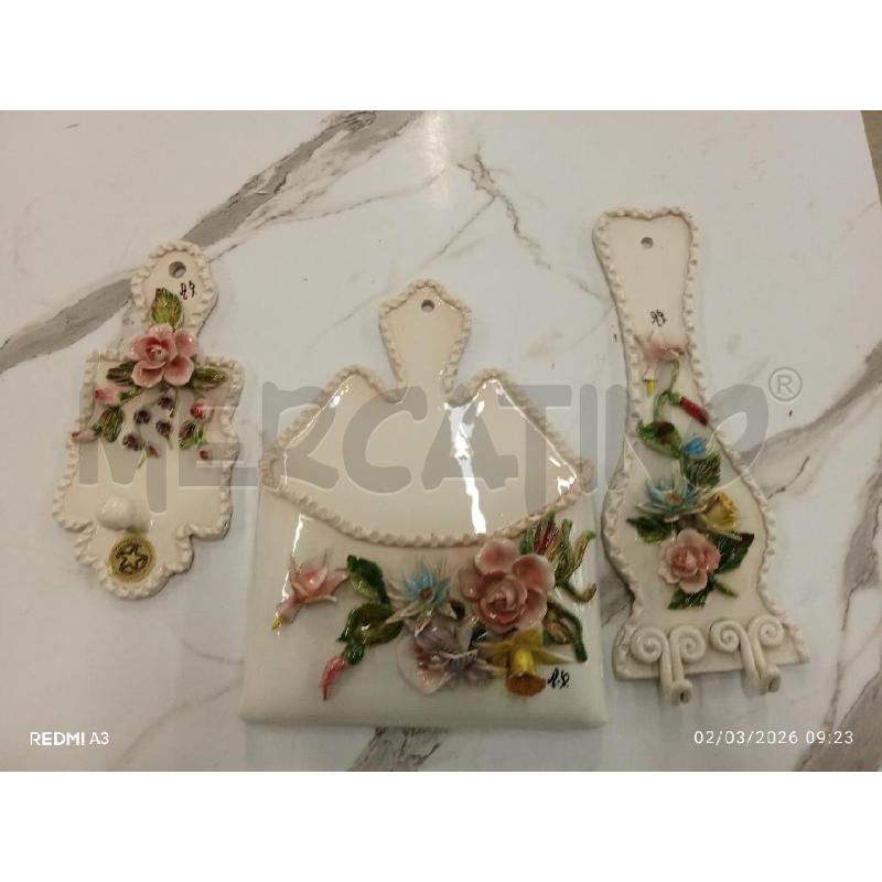 PORTA LETTERE + PORTACHIAVI + APPENDIABITI CERAMICA FIORI PICCOLI DIFETTI  | Mercatino dell'Usato San giorgio del sannio 1