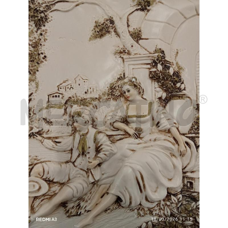 QUADRO C DORATA BASSORILIEVO RESINA ROMANTICO | Mercatino dell'Usato San giorgio del sannio 3