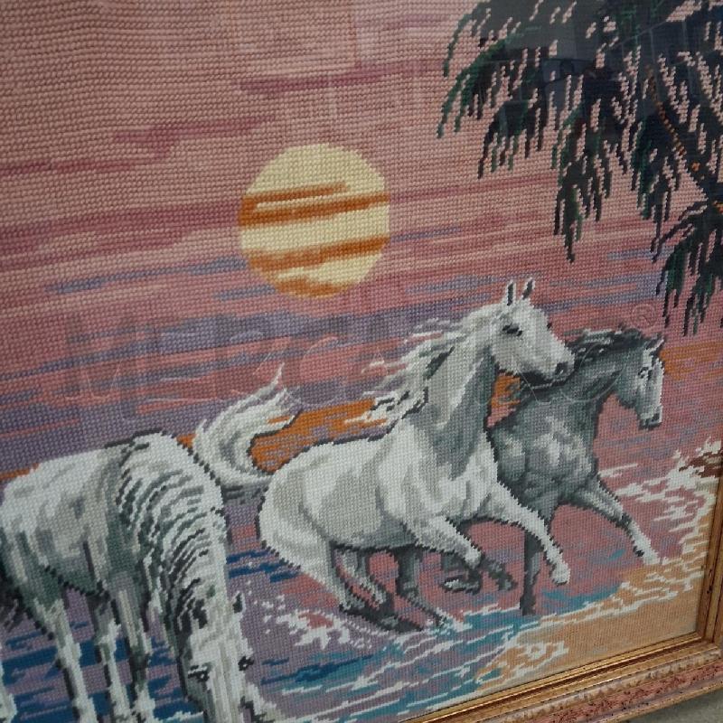 QUADRO C DORATA MEZZO PUNTO CAVALLO  | Mercatino dell'Usato San giorgio del sannio 2
