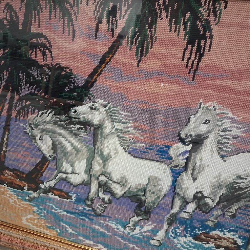QUADRO C DORATA MEZZO PUNTO CAVALLO  | Mercatino dell'Usato San giorgio del sannio 3