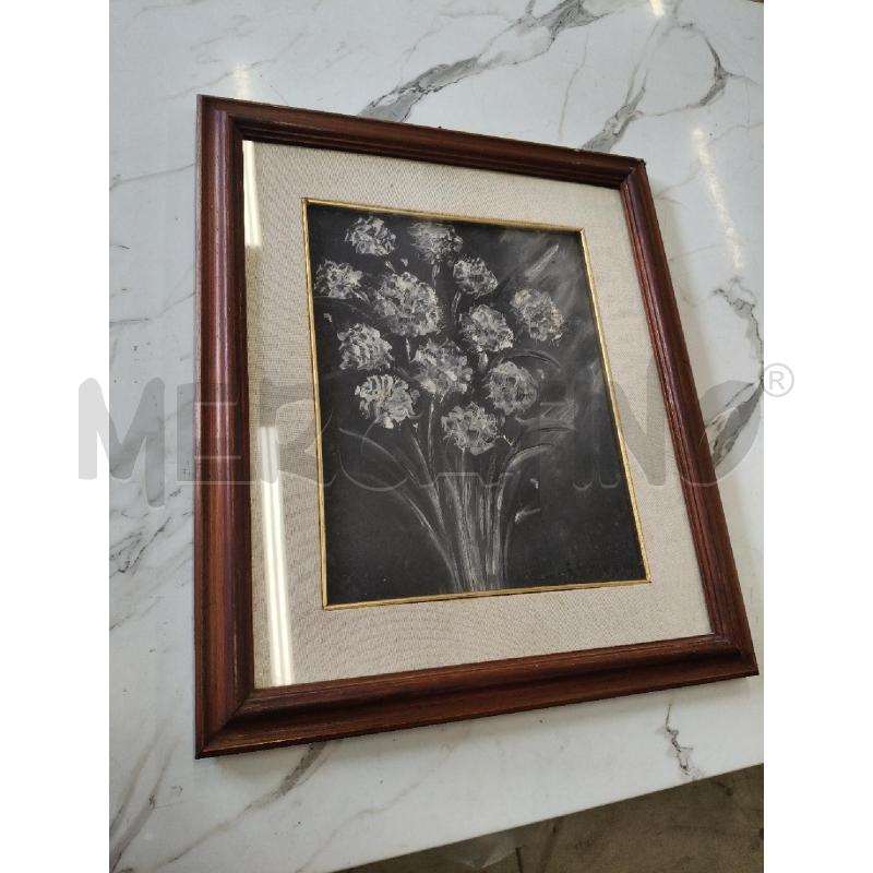 QUADRO C LEGNO DIPINTO FIORI BIANCO NERO RESCIGNO  | Mercatino dell'Usato San giorgio del sannio 1