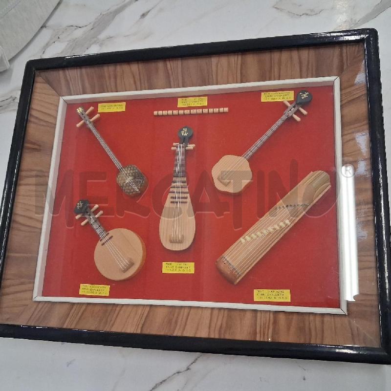 QUADRO C LEGNO MINIATURE MANDOLINI  | Mercatino dell'Usato San giorgio del sannio 1