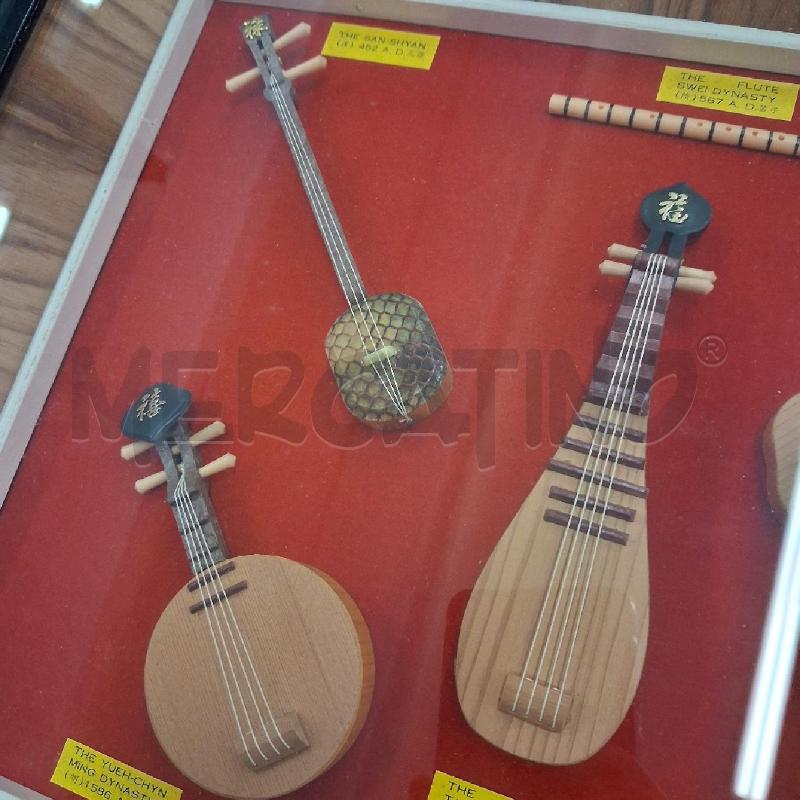 QUADRO C LEGNO MINIATURE MANDOLINI  | Mercatino dell'Usato San giorgio del sannio 3