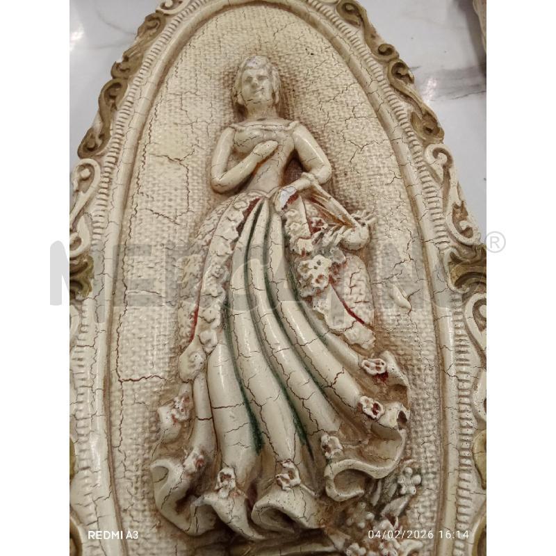 QUADRO OVALE GESSO RILIEVO DAMA CAVALIERE  | Mercatino dell'Usato San giorgio del sannio 3