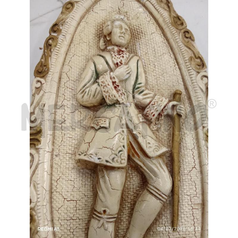 QUADRO OVALE GESSO RILIEVO DAMA CAVALIERE  | Mercatino dell'Usato San giorgio del sannio 4