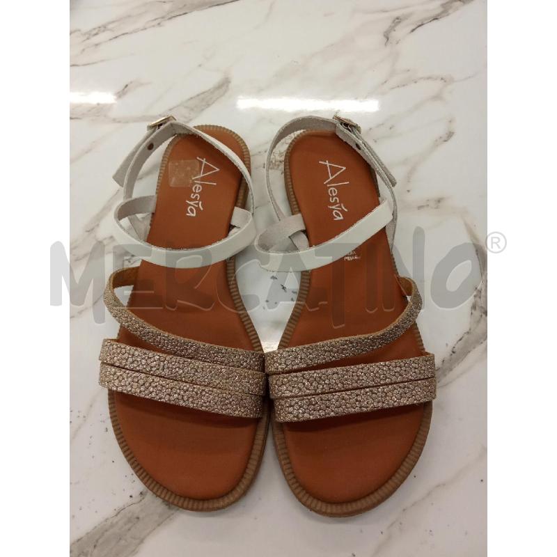 SANDALI DONNA FLAT CON FASCE DORATE ALESYA  | Mercatino dell'Usato San giorgio del sannio 1