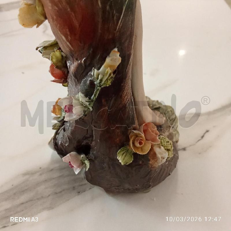 SCULTURA BAMBINA VESTITO AZZURRO FIORI AL VENTO CAPODIMONTE  | Mercatino dell'Usato San giorgio del sannio 5