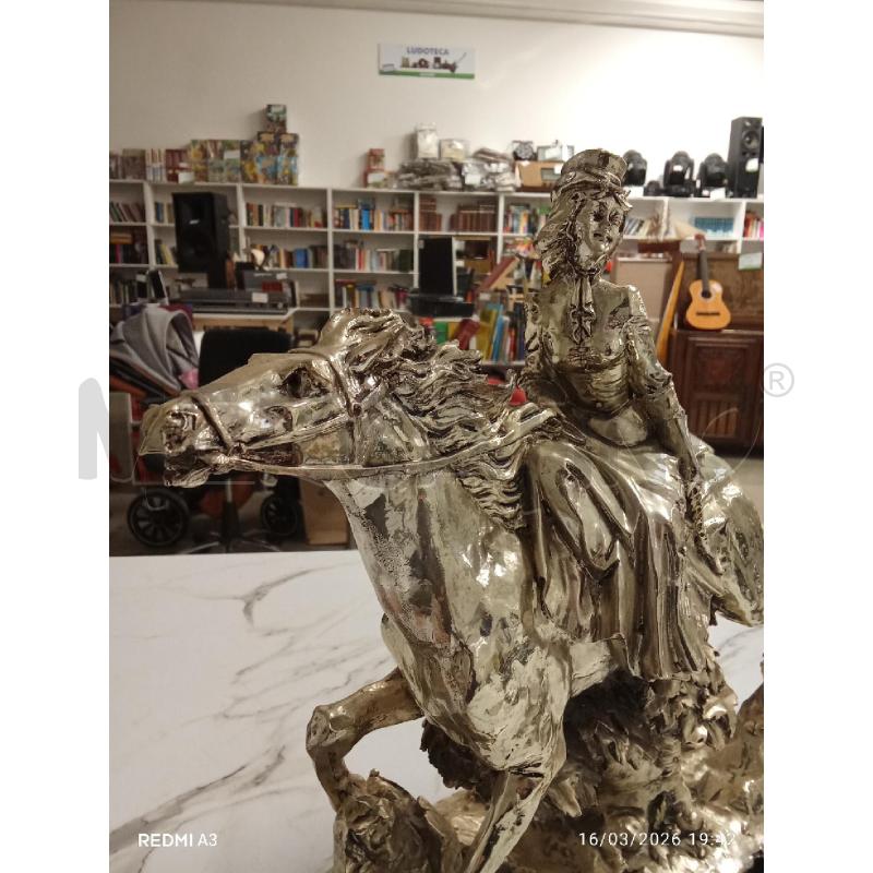 SCULTURA CAVALLO ARGENTATA BASE LEGNO  | Mercatino dell'Usato San giorgio del sannio 3