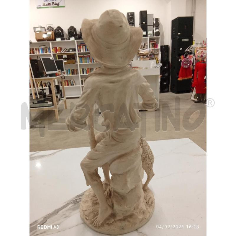 SCULTURA PICCOLA RAGAZZO PEGURARO MARIO  | Mercatino dell'Usato San giorgio del sannio 2