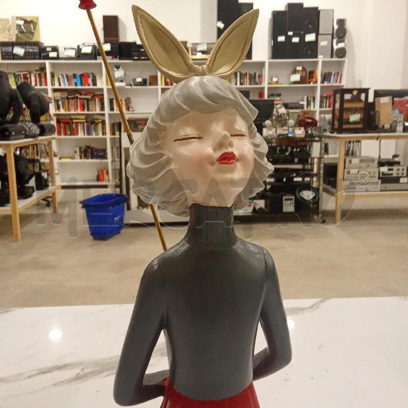 SCULTURA RAGAZZA CERCHIETRTO CONIG PALLOCINO ROSSO RESINA  | Mercatino dell'Usato San giorgio del sannio 3