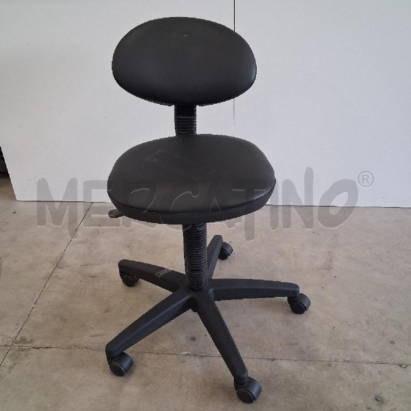 SEDIA UFFICIO NERA SIMILPELLE SEDUTA REGOLABILE RUOTE  | Mercatino dell'Usato San giorgio del sannio 1
