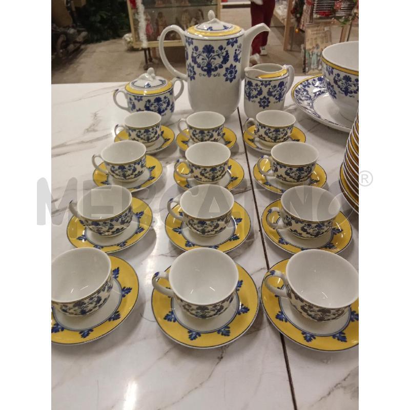 SERVIZIO CASTELO BRANCO 18VA24 +TAZZINE FIORI BLU BORDO GIALLO | Mercatino dell'Usato San giorgio del sannio 3