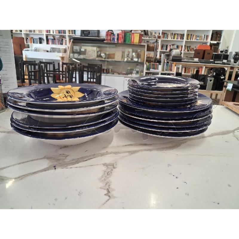 SERVIZIO PIATTI 6+6+6 BLU DISEGNO SOLE  | Mercatino dell'Usato San giorgio del sannio 1