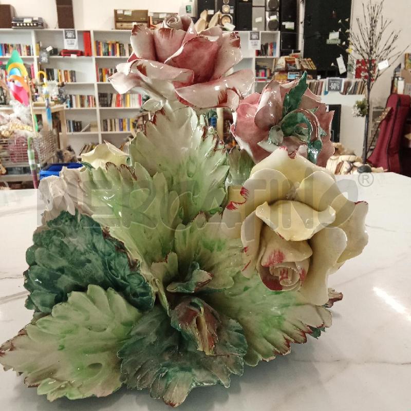 SOPRAMMOBILE STILE CAPODIMONTE ROSELLINE DIFETTI | Mercatino dell'Usato San giorgio del sannio 2
