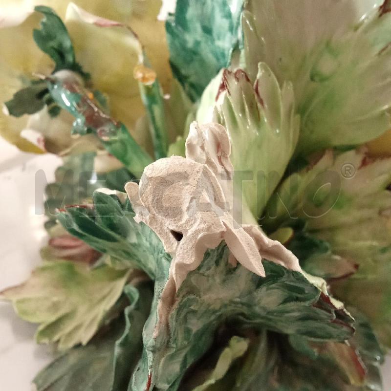 SOPRAMMOBILE STILE CAPODIMONTE ROSELLINE DIFETTI | Mercatino dell'Usato San giorgio del sannio 5