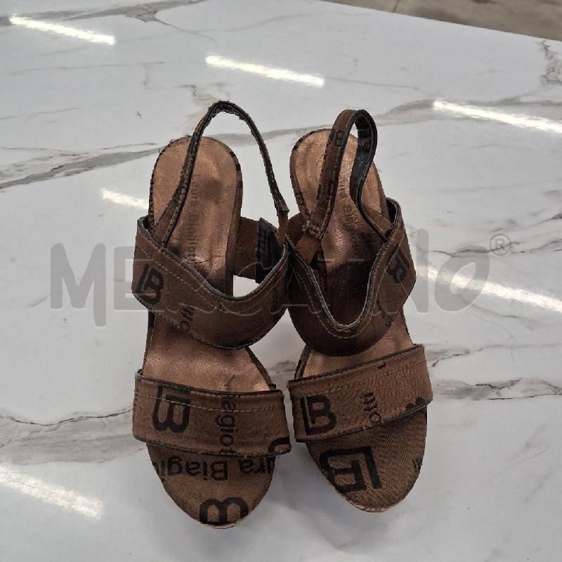 TACCO DONNA MARRONE LOGO LAURA BIAGIOTTI  | Mercatino dell'Usato San giorgio del sannio 1