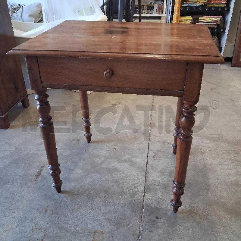 TAVOLINO LEGNO CON CASSETTO  | Mercatino dell'Usato San giorgio del sannio 1