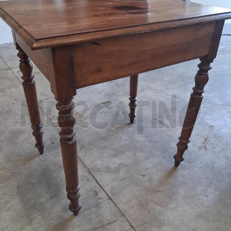 TAVOLINO LEGNO CON CASSETTO  | Mercatino dell'Usato San giorgio del sannio 2