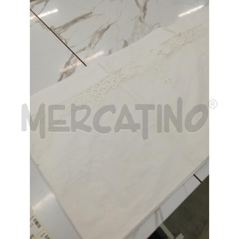 TOVAGLIA 12 POSTI CON FAZZOLETTI BIANCA FIORI RICAMO  | Mercatino dell'Usato San giorgio del sannio 1