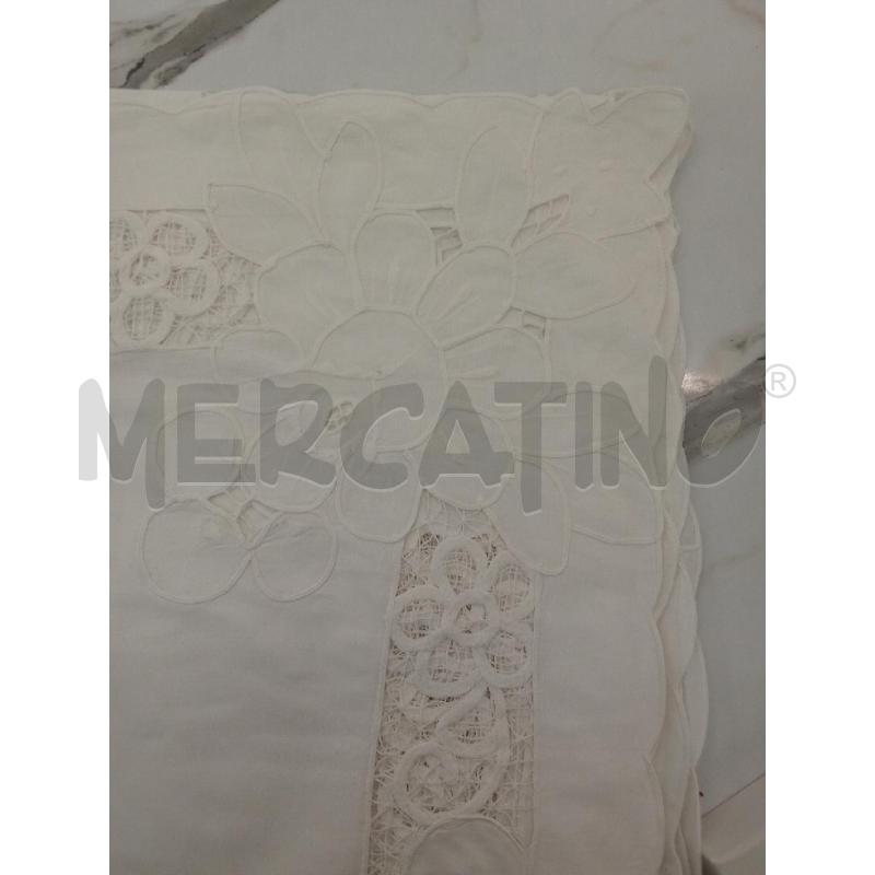 TOVAGLIA 12 POSTI CON FAZZOLETTI BIANCA FIORI RICAMO  | Mercatino dell'Usato San giorgio del sannio 2