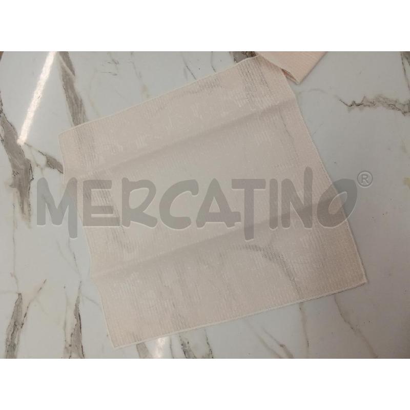 TOVAGLIA ROSA BORDO ONDINA FIORI DISEGNO A CARLUCCI  | Mercatino dell'Usato San giorgio del sannio 3
