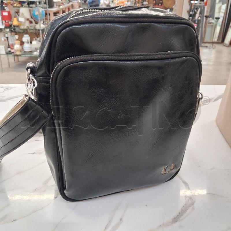 TRACOLLA UOMO PELLE FRED PERRY  | Mercatino dell'Usato San giorgio del sannio 2
