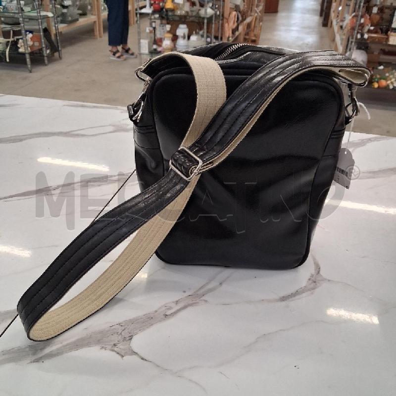 TRACOLLA UOMO PELLE FRED PERRY  | Mercatino dell'Usato San giorgio del sannio 4