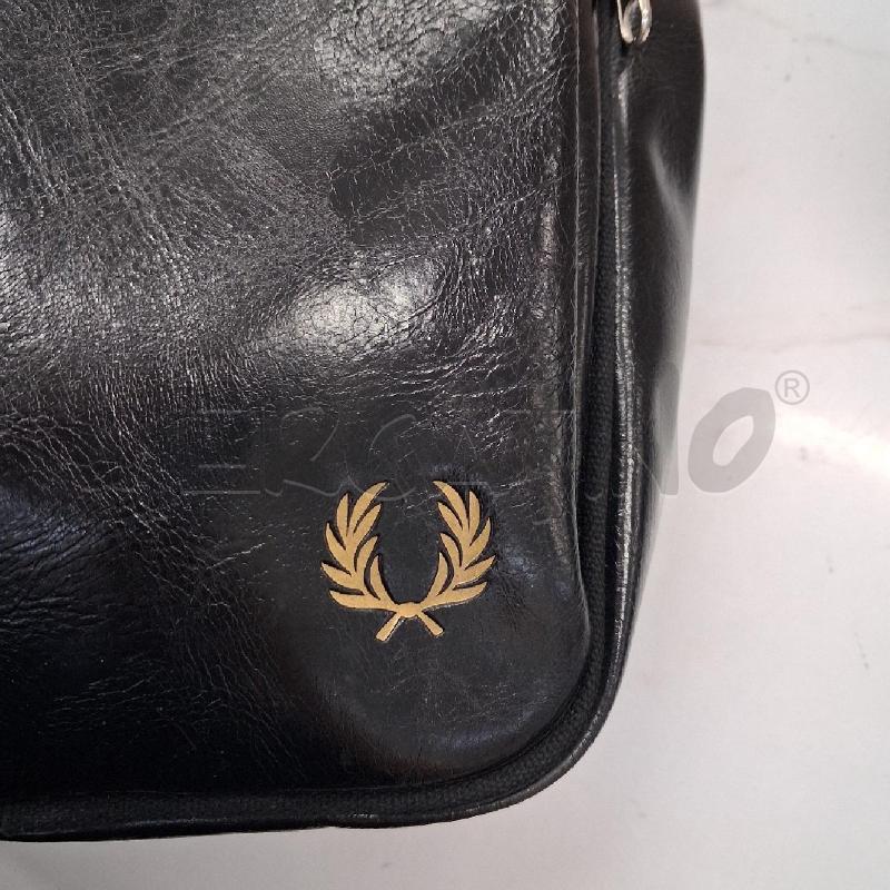 TRACOLLA UOMO PELLE FRED PERRY  | Mercatino dell'Usato San giorgio del sannio 5