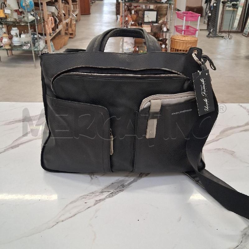 TRACOLLA UOMO PIQUADRO GRIGI NERA  | Mercatino dell'Usato San giorgio del sannio 1