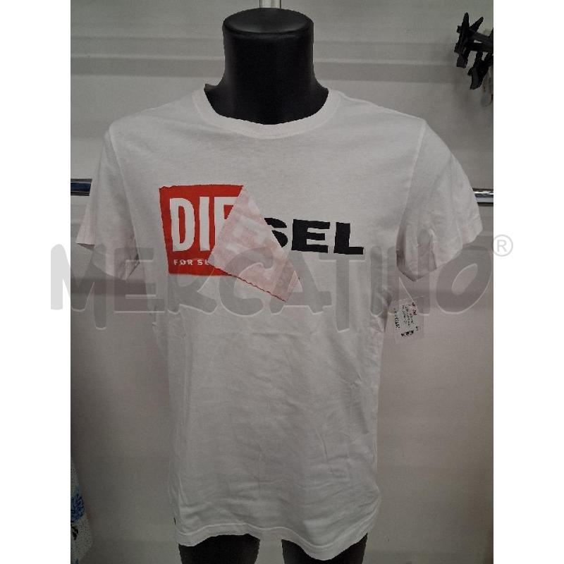 T SHIRT UOMO BIANCA LOGO CENTRALE ETICHETTA ROSSA SCESA  | Mercatino dell'Usato San giorgio del sannio 1