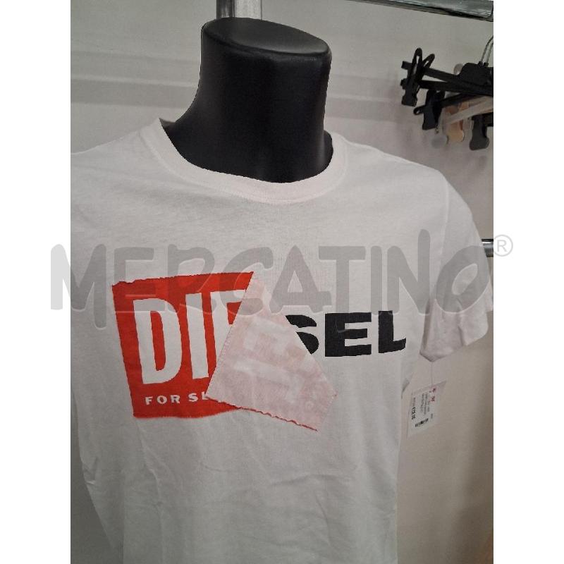 T SHIRT UOMO BIANCA LOGO CENTRALE ETICHETTA ROSSA SCESA  | Mercatino dell'Usato San giorgio del sannio 2