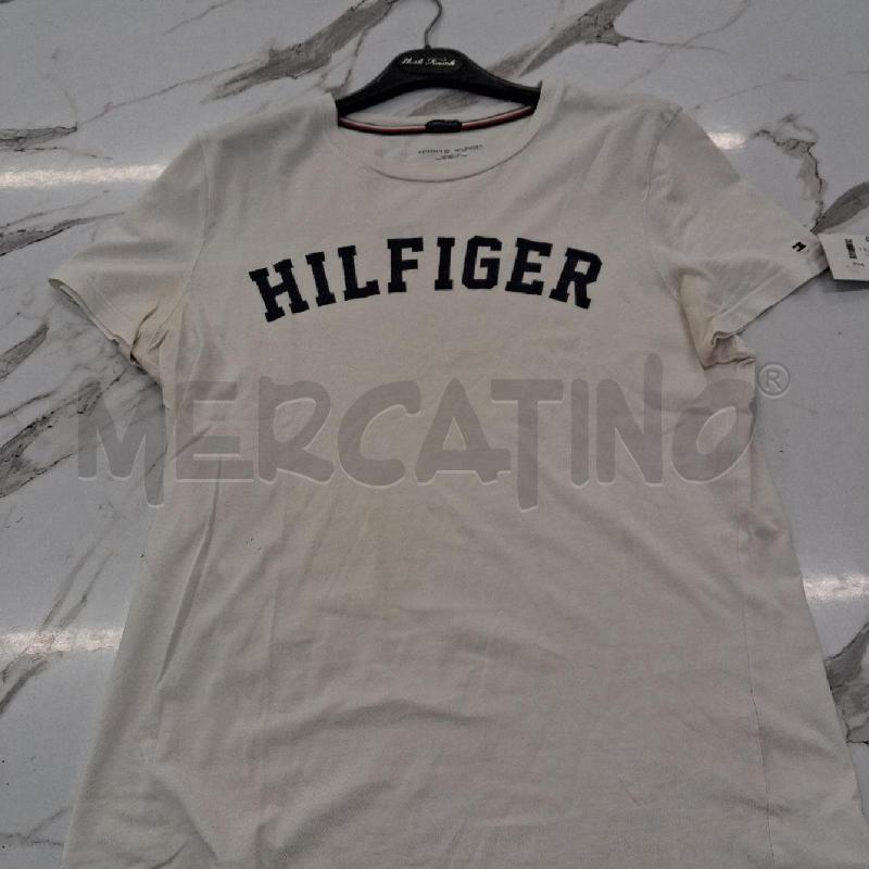 T SHIRT UOMO BIANCA LOGO SCRITTA TOMMY BLU  | Mercatino dell'Usato San giorgio del sannio 1