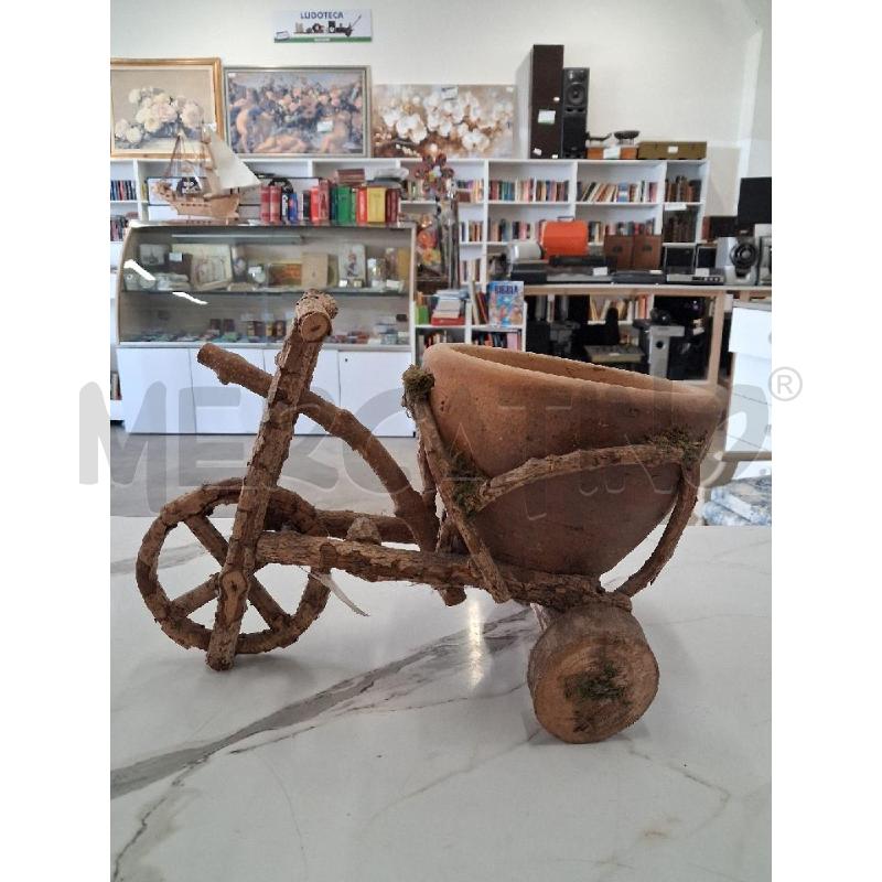 VASO TERRACOTTA SUPPORTO BICI LEGNO  | Mercatino dell'Usato San giorgio del sannio 1