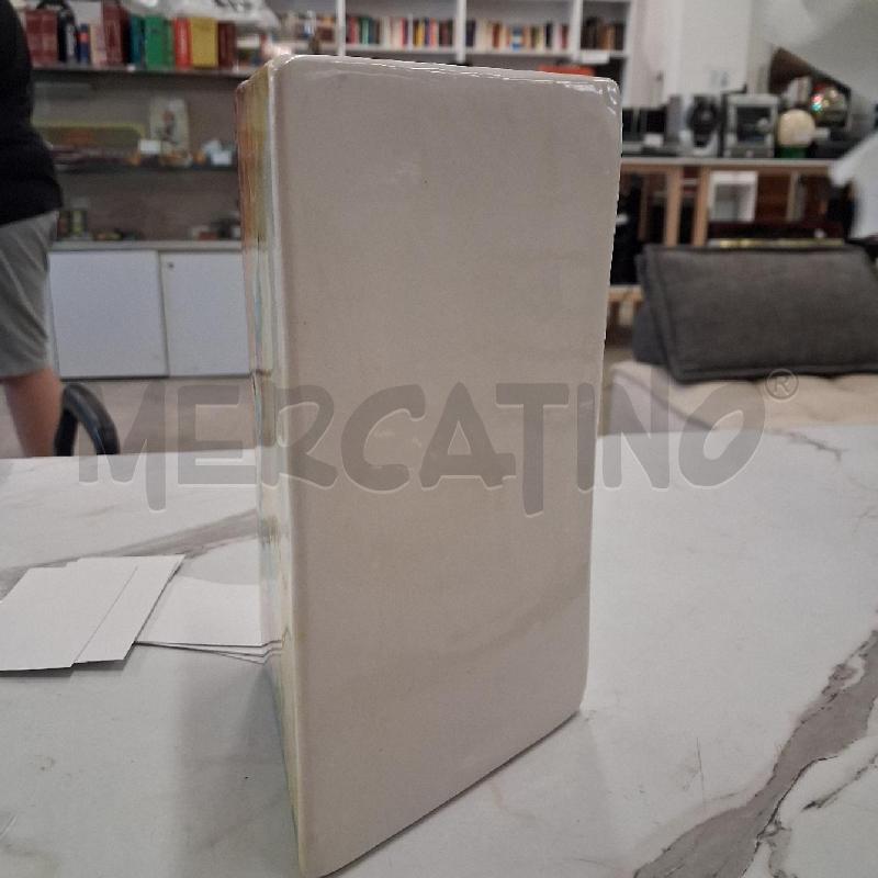 VASO TRIANGOLARE DECORO FIORI SU LATO LENTICO | Mercatino dell'Usato San giorgio del sannio 2
