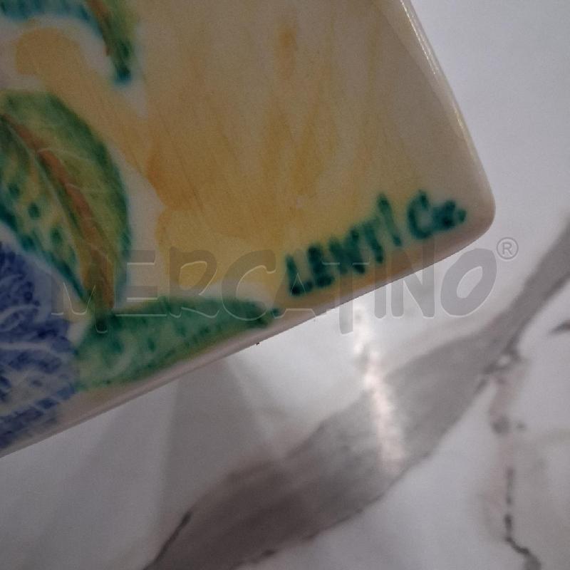 VASO TRIANGOLARE DECORO FIORI SU LATO LENTICO | Mercatino dell'Usato San giorgio del sannio 5