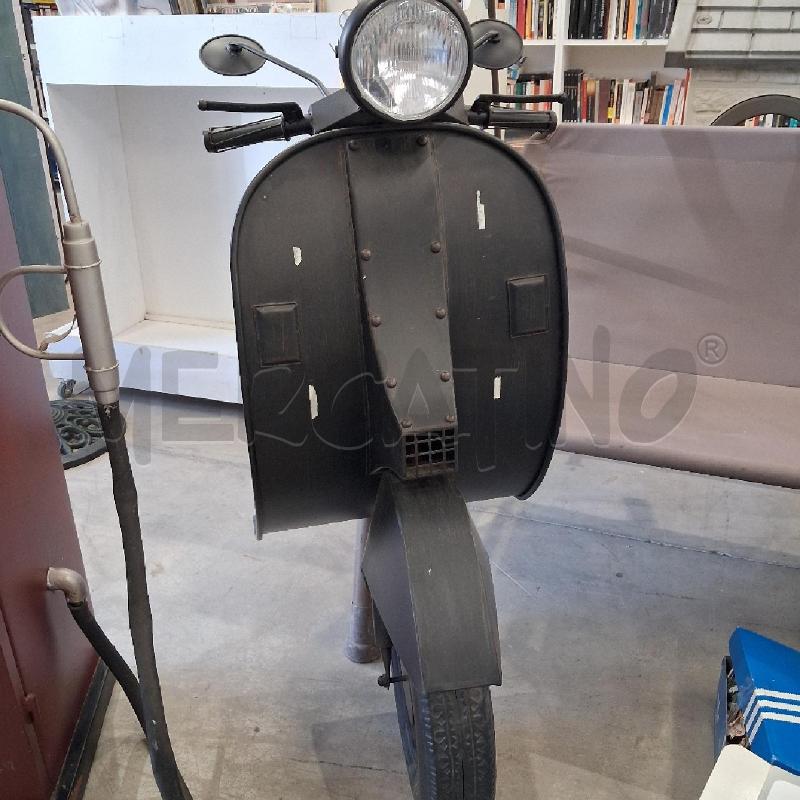 VESPA DA PARETE NERA CON FARO  | Mercatino dell'Usato San giorgio del sannio 1