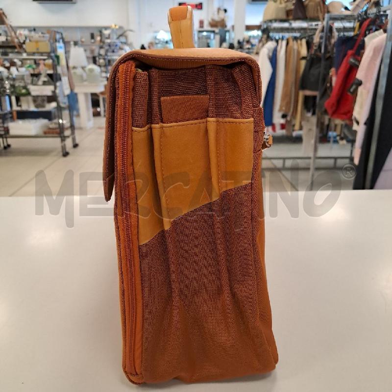 BORSA CARTELLA PIQUADRO ARANCIO PELLE E TELA CON TRACOLLA | Mercatino dell'Usato Bologna 2