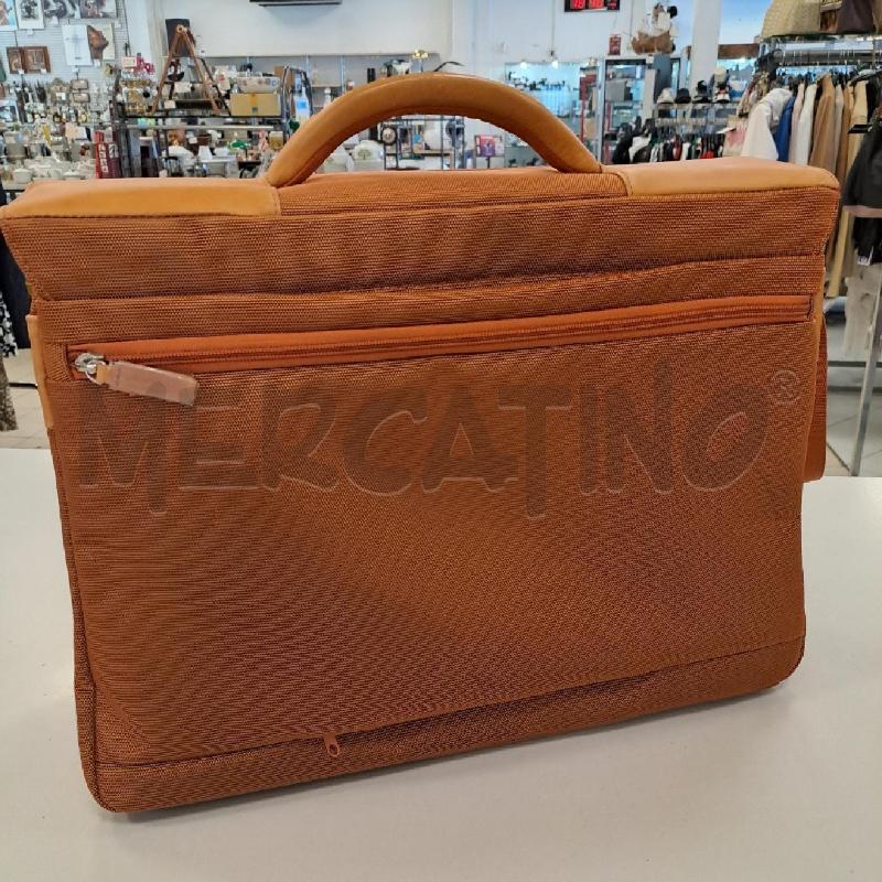 BORSA CARTELLA PIQUADRO ARANCIO PELLE E TELA CON TRACOLLA | Mercatino dell'Usato Bologna 3