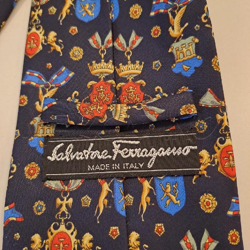 CRAVATTA SALVATORE FERRAGAMO BLU STEMMI ROSSO BLUETTE | Mercatino dell'Usato Bologna 3