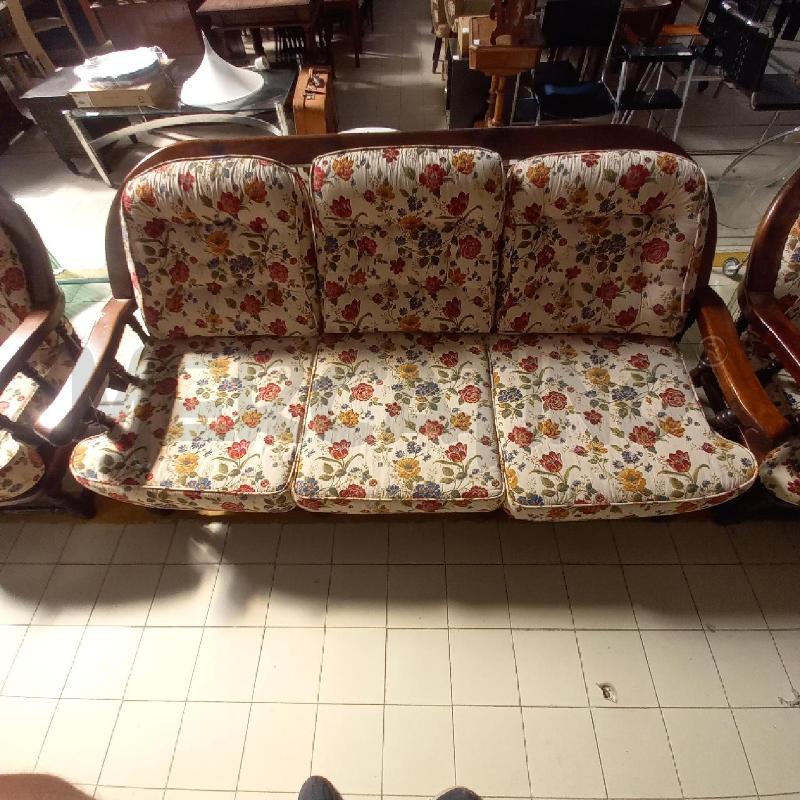 DIVANO TAPPEZZERIA FLOREALE + 2 POLTRONE | Mercatino dell'Usato Bologna 2