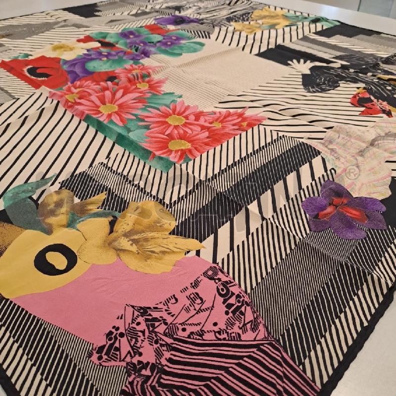 FOULARD SETA BEIGE NERO OCRA ROSSO VERDE | Mercatino dell'Usato Bologna 2