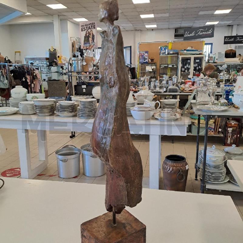 SCULTURA DONNA SU BASE GUERRINO BARDEGGIA | Mercatino dell'Usato Bologna 2