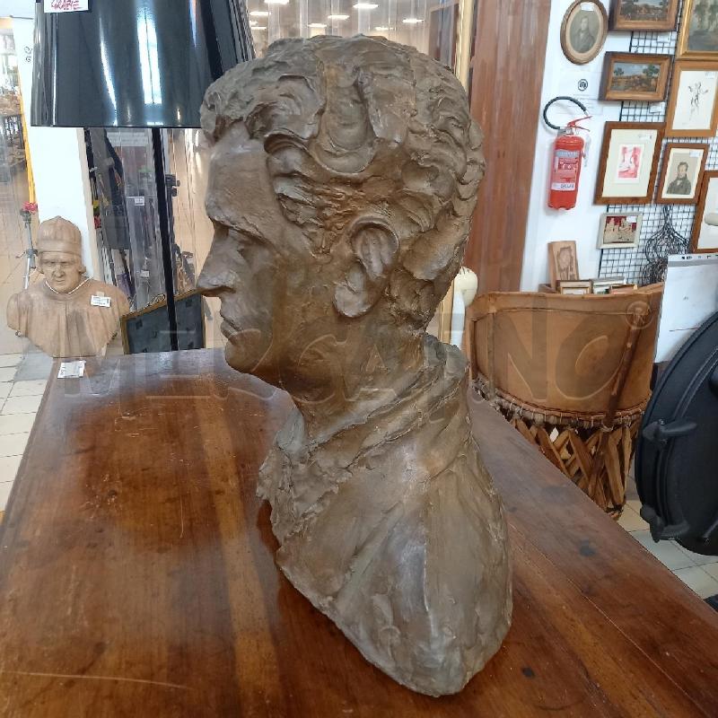 SCULTURA IN BRONZO PERSONAGGIO A FIRMA G. LORENZANI | Mercatino dell'Usato Bologna 2