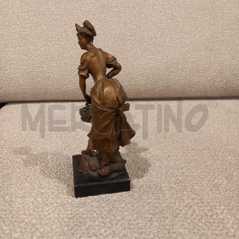 STATUINA DONNA CON CESTO | Mercatino dell'Usato Bologna 2