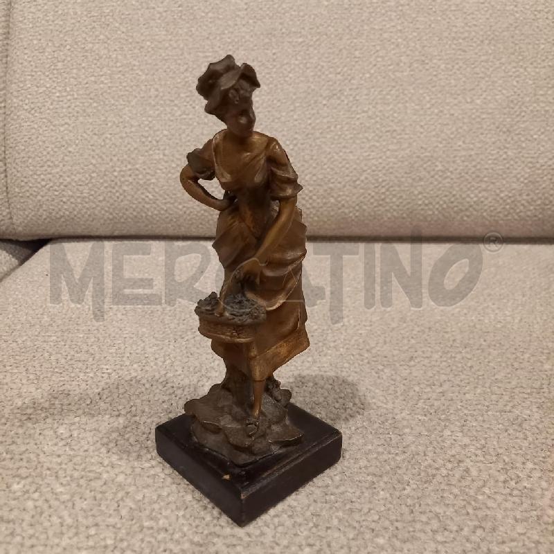 STATUINA DONNA CON CESTO | Mercatino dell'Usato Bologna 4