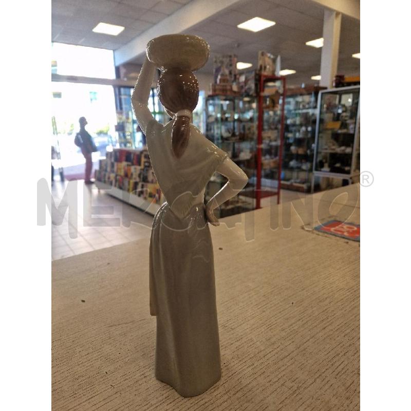 STATUINA DONNA CON CESTO MADE IN SPAIN | Mercatino dell'Usato Bologna 2